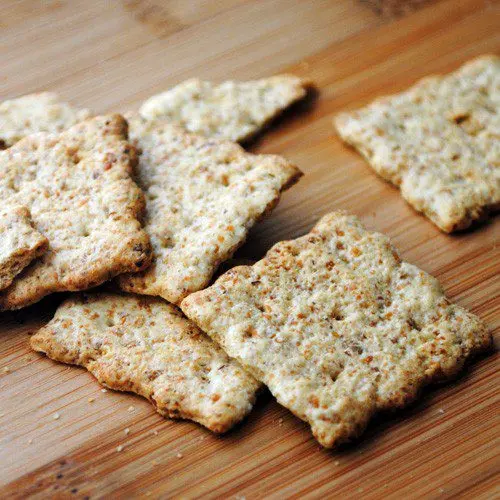 Homemade crackers: benefits and harms