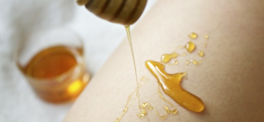 Honey massage for cellulite