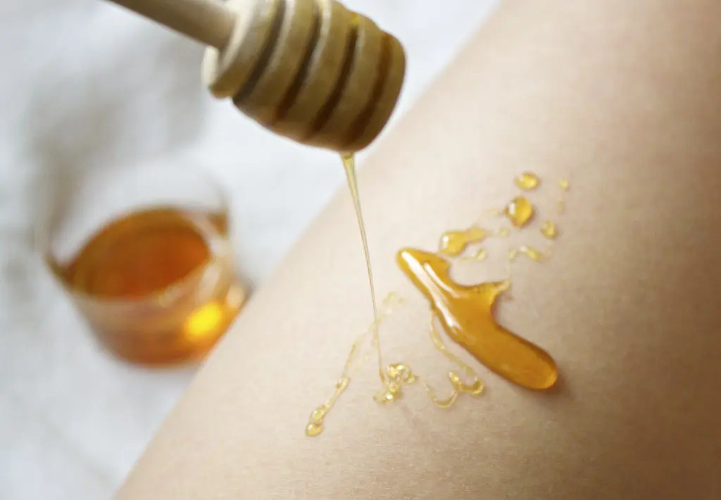 Honey massage for cellulite