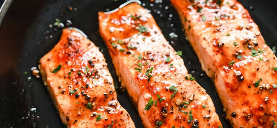 How and how much to cook salmon?