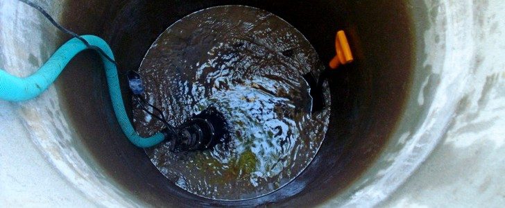 How and how to clean the well with your own hands in the country