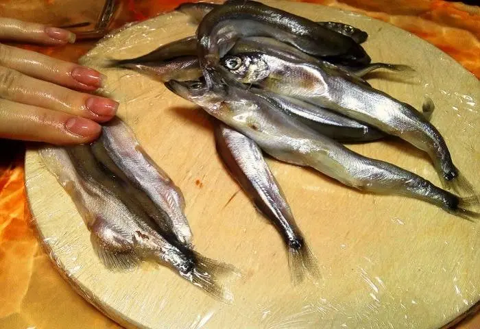 How and where to store capelin correctly?