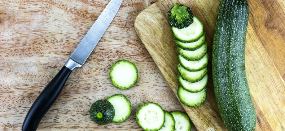 How and where to store fresh zucchini in an apartment