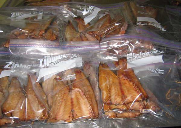 How much and how to store smoked fish in the refrigerator