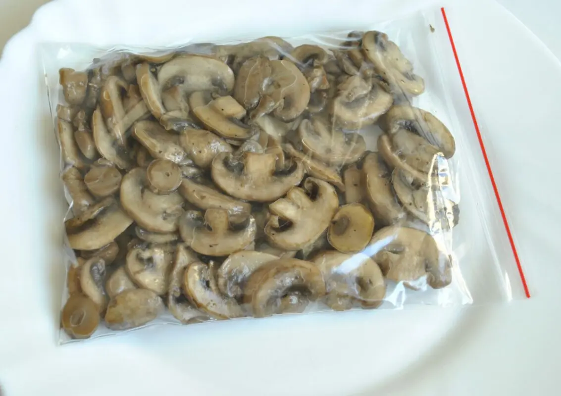 How much mushrooms are stored in the refrigerator, how to store mushrooms