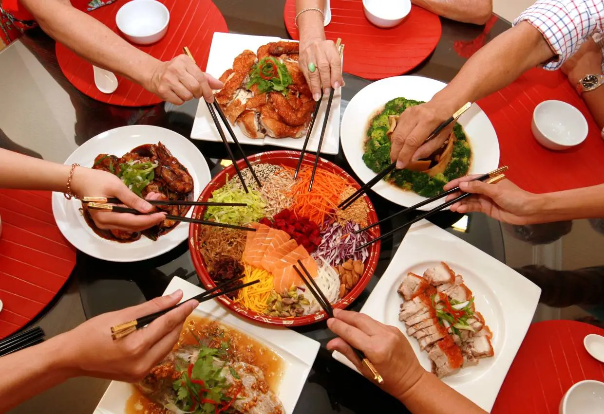 How not to overeat on New Year&#8217;s Eve and stay slim during the holidays