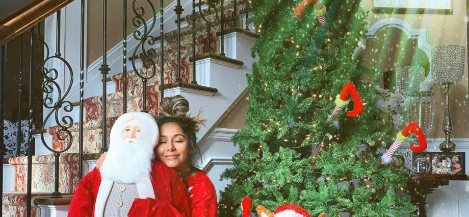 How the stars decorated houses for the New Year: 33 holiday photos