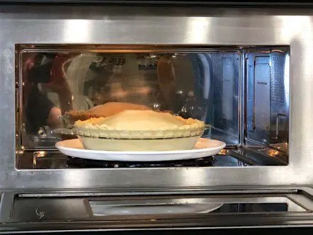 How to bake a pie in the microwave? Video