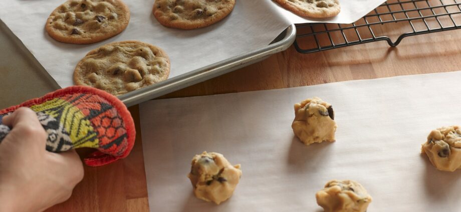 How to bake on parchment paper for baking