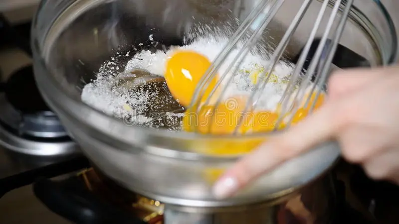 How to beat eggs with sugar