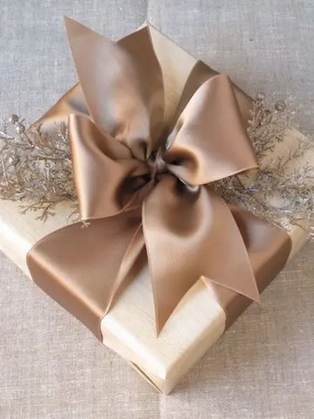 How to beautifully wrap a gift: 15 ideas