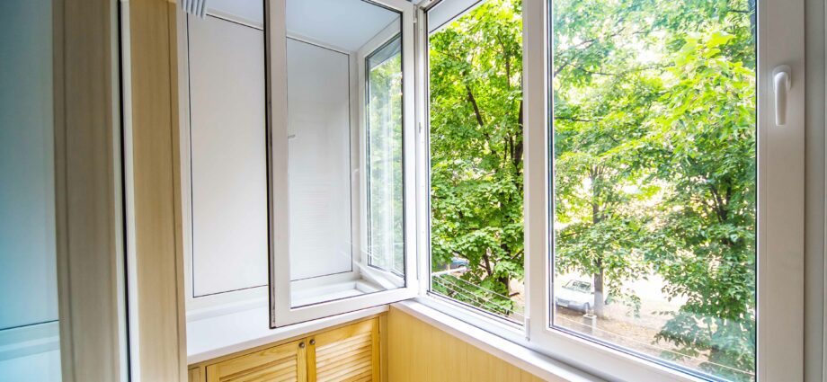 How to choose a good plastic window