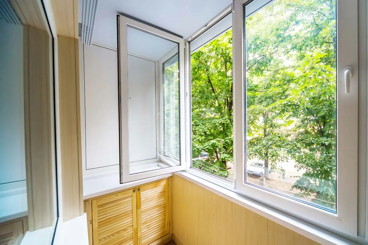 How to choose a good plastic window