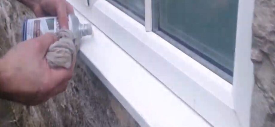 How to clean a plastic window sill, how to do it