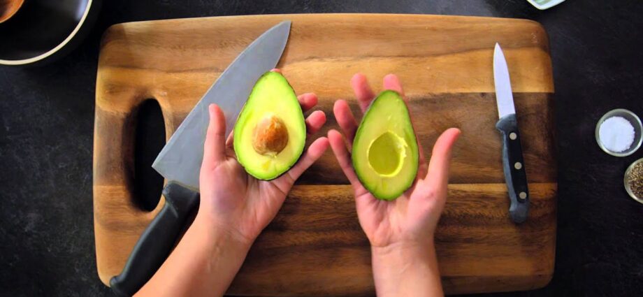 How to clean and eat avocados properly? Video