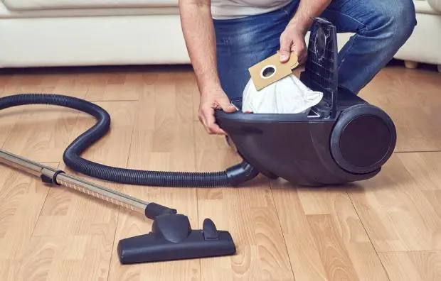 How to clean the filter in a vacuum cleaner, depending on its model