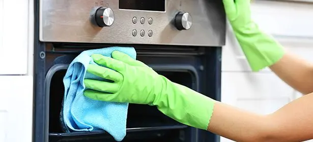 How to clean the oven from old deposits and grease