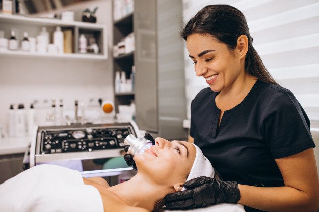 Sådan kombineres skønhedsbehandlinger: vi sparer tid på ture til kosmetologen