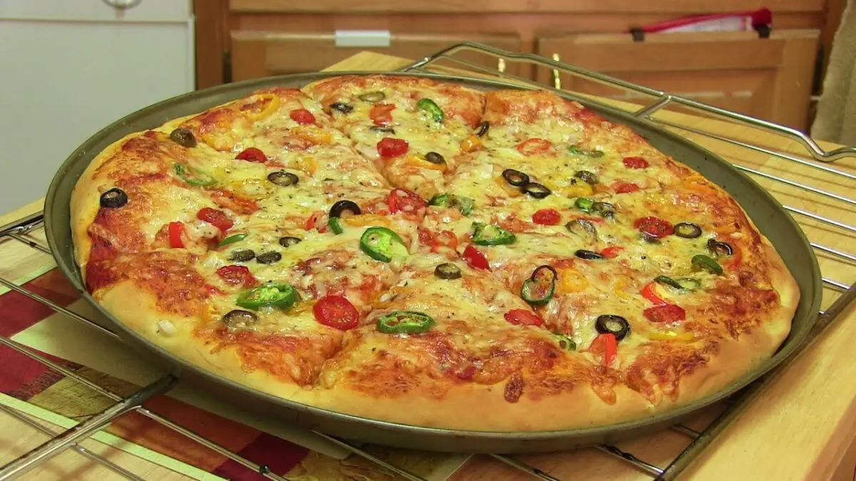 How to cook pizza: video recipe