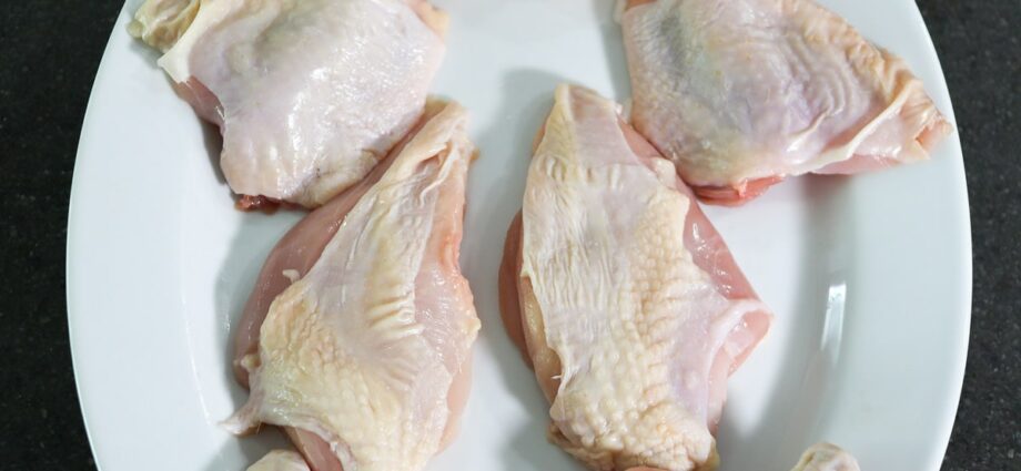 How to cut a chicken from the bones: for a roll, at home, step by step