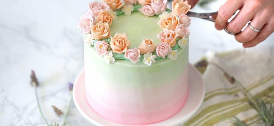 How to decorate a cake in an unusual way &#8211; photo