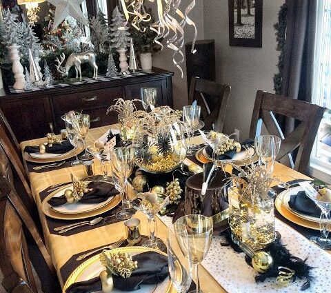 How to decorate the New Year&#8217;s table beautifully 2019