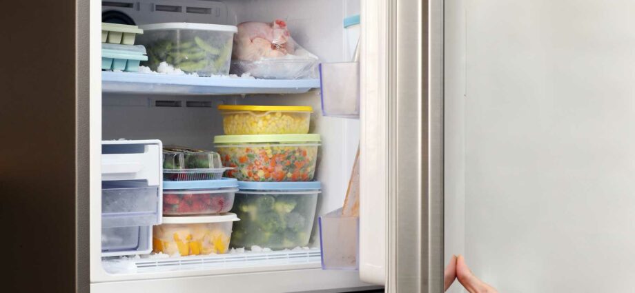 How to defrost a two-compartment refrigerator quickly and according to the rules