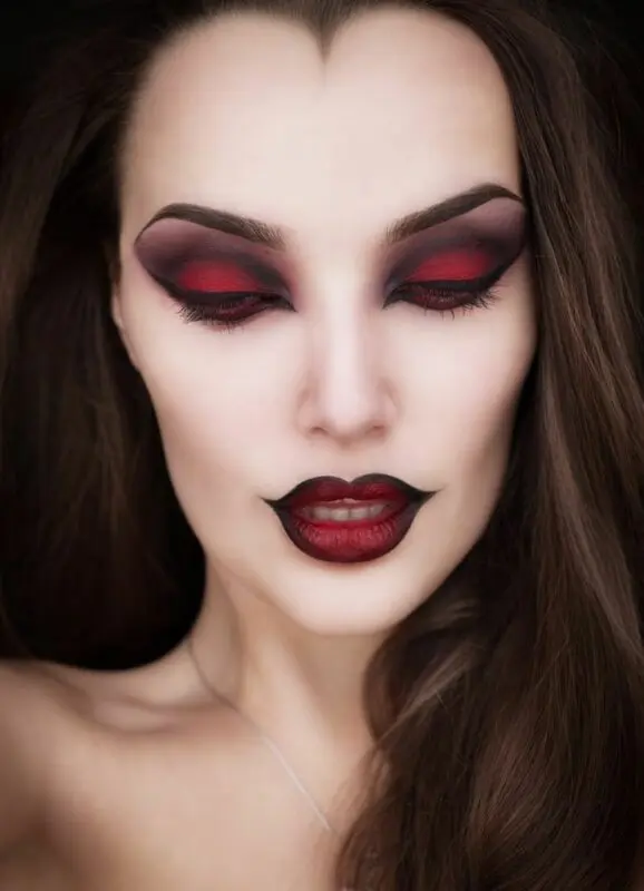 How to do Halloween vampire makeup?