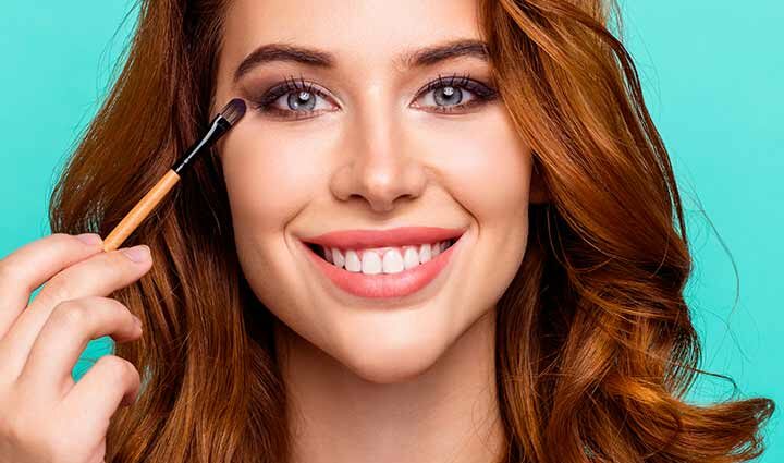 Jak udělat make -up: návod pro někoho staršího 30 let
