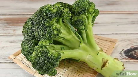 How to eat broccoli cabbage correctly and is it possible raw