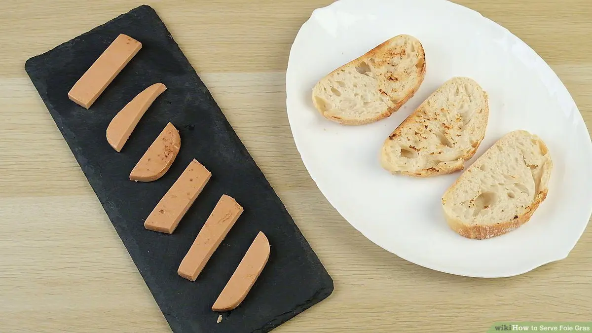 How to eat canned foie gras correctly from a glass jar