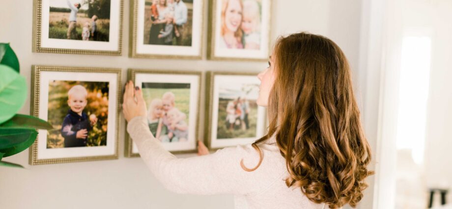 Kaip pakabinti šeimos nuotraukas