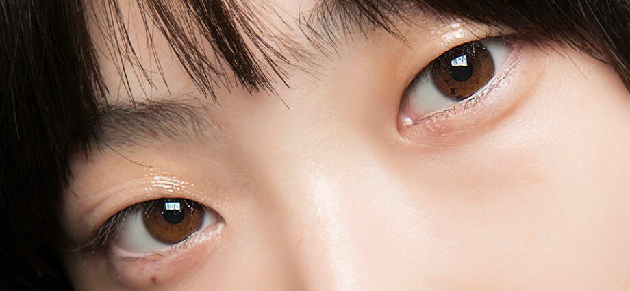 How to make the whites of a person&#8217;s eyes whiter? Video