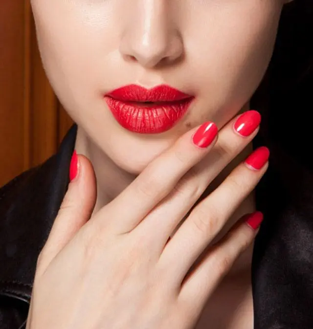 How to match lipstick color to nail polish
