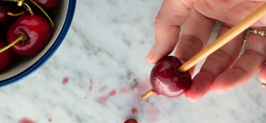 How to peel cherries &#8211; tools, methods and tips