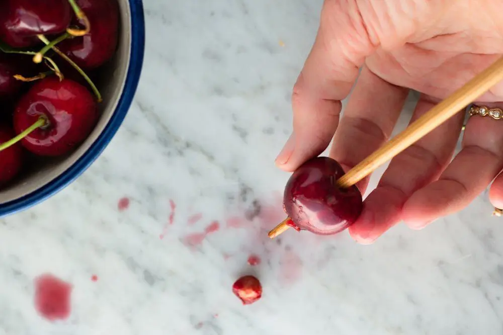 How to peel cherries &#8211; tools, methods and tips