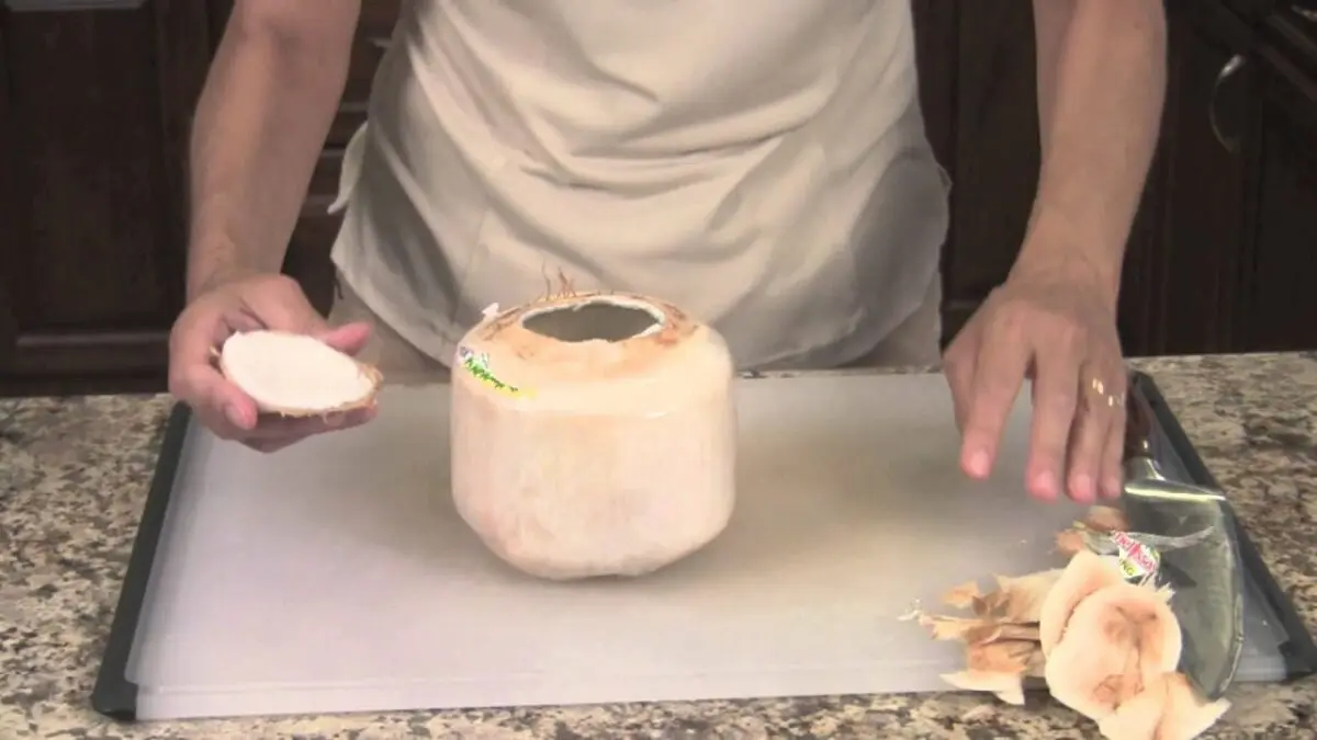 How to properly cut a coconut at home