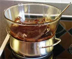 How to properly melt chocolate in a water bath