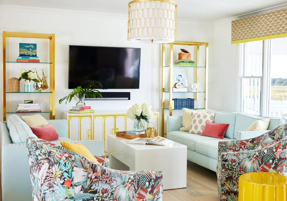 How to properly position the TV on the wall: designer tips