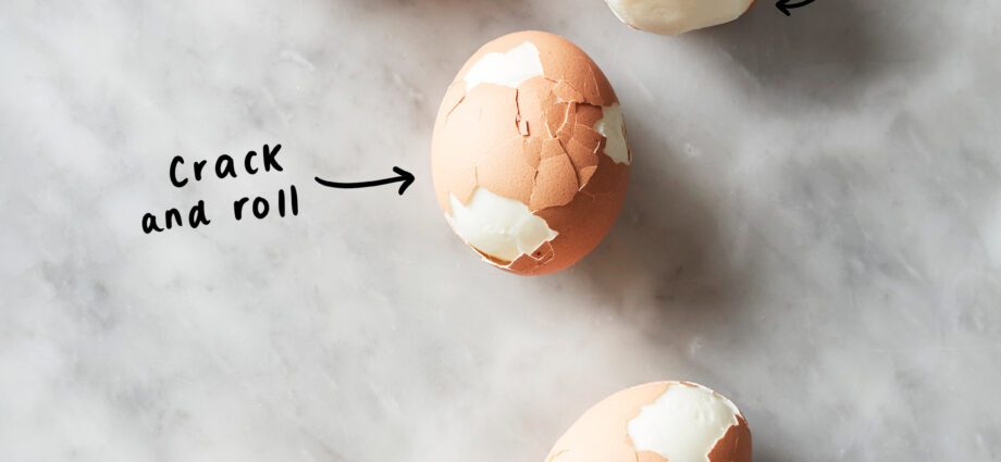 How to quickly and easily peel boiled eggs from the shell