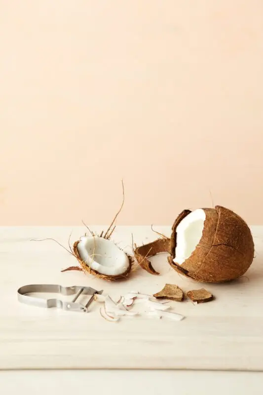 How to quickly open coconut and other nuts at home