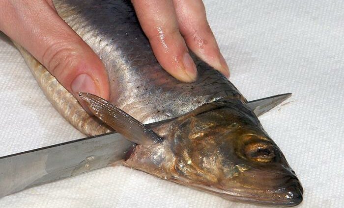 How to quickly peel a herring: boneless, easy