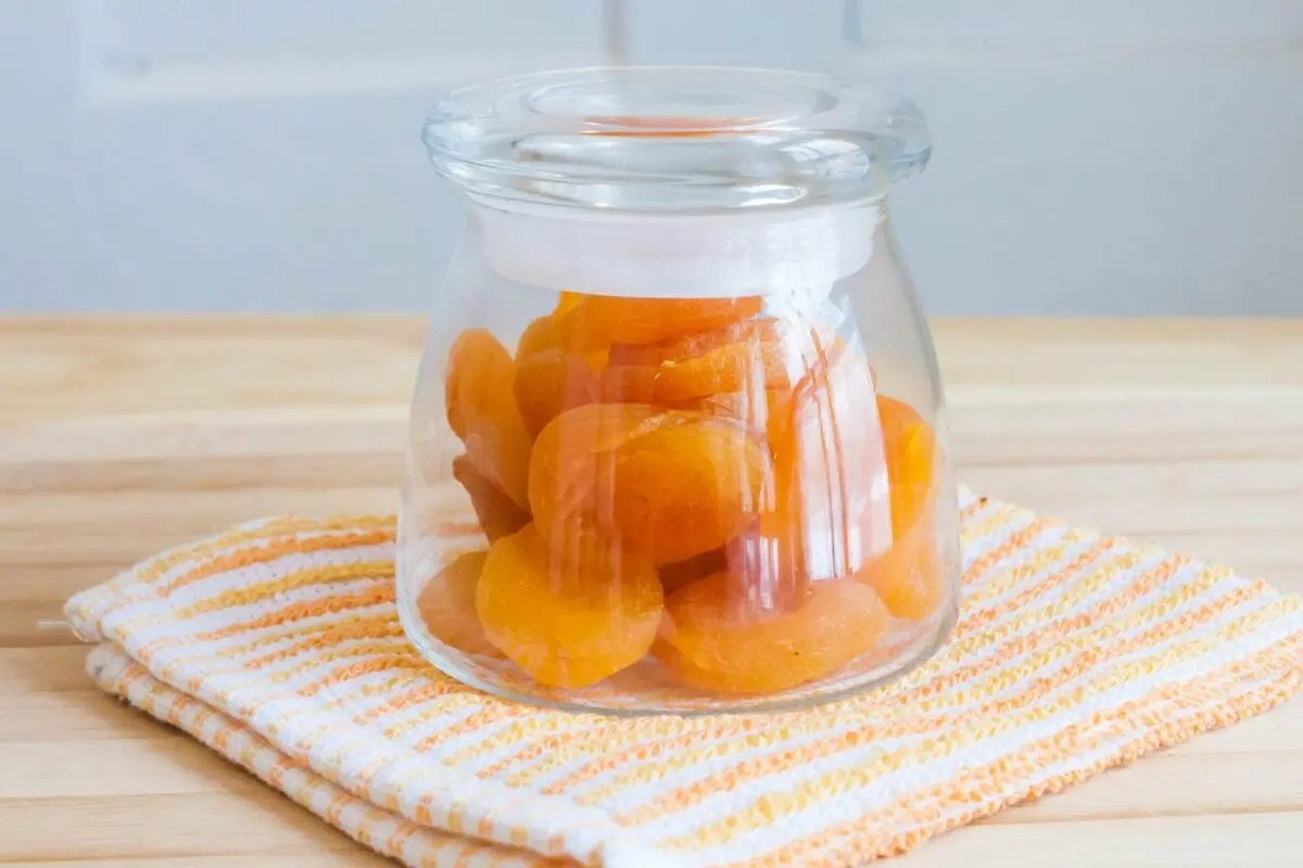 How to store dried apricots at home