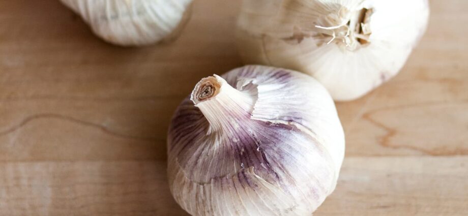 How to store young garlic in an apartment