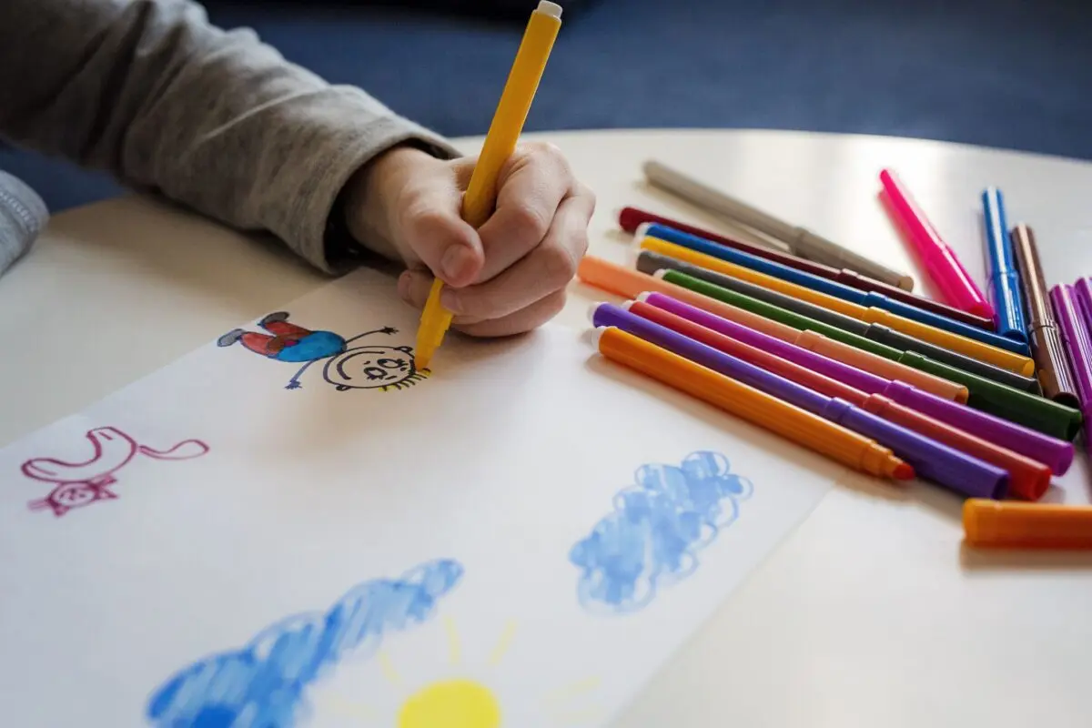 How to wash off a felt-tip pen and a pen from a child: 4 sure ways