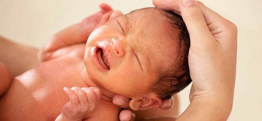 Hygiene rules for newborns: care and bathing. Video