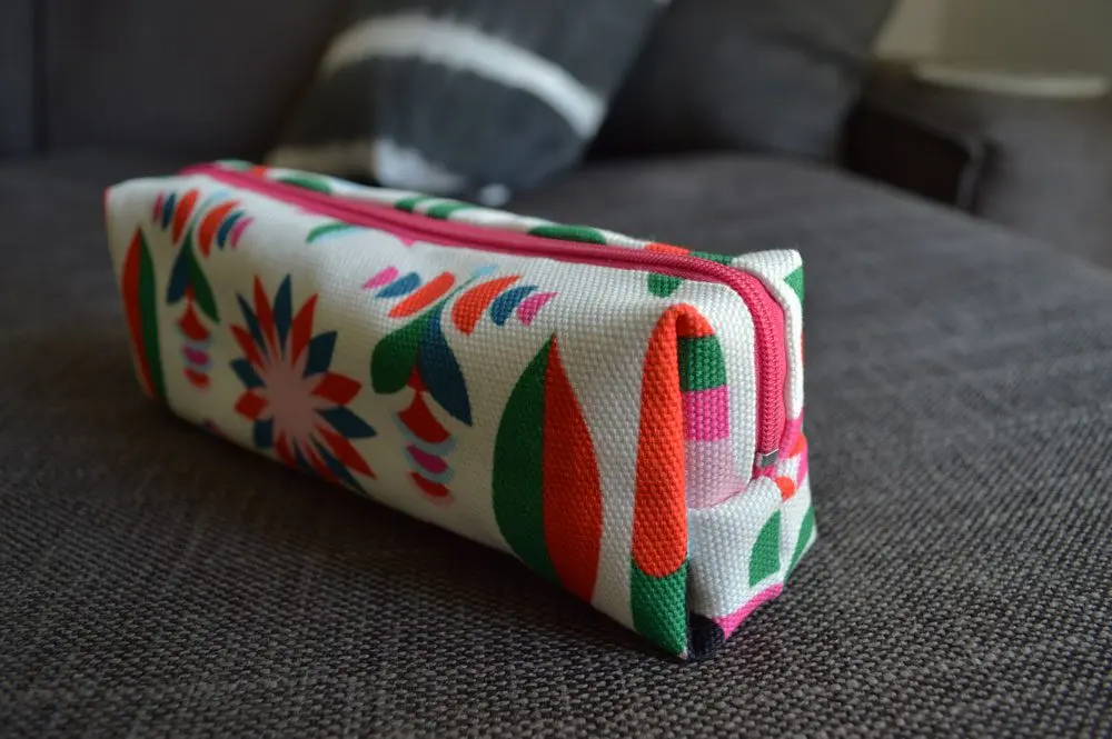 I want and can: a cosmetic bag for 5 thousand is cooler than a make-up artist