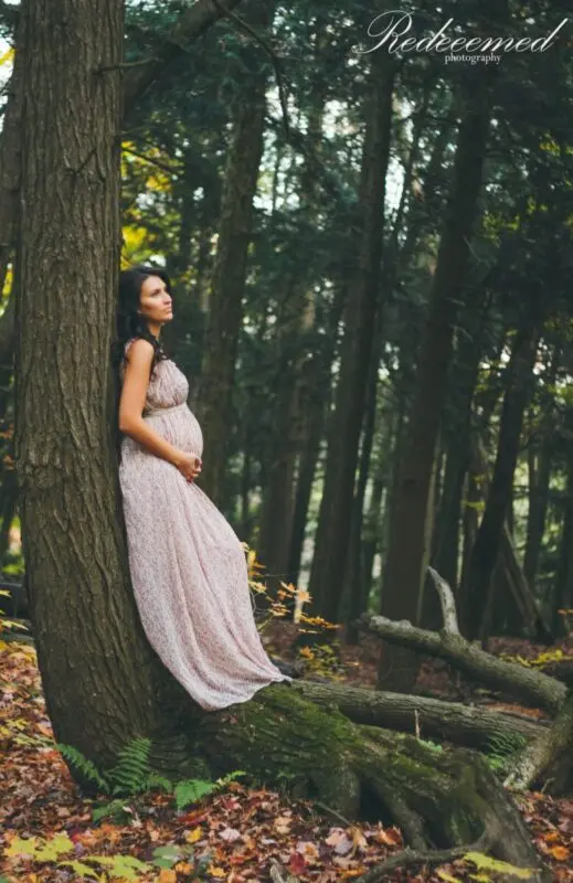 Ideas for a photo shoot for pregnant women in nature