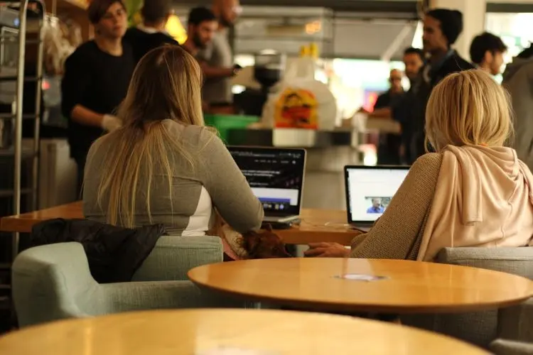 In America, an employee of the SMM service was fired for trolling students