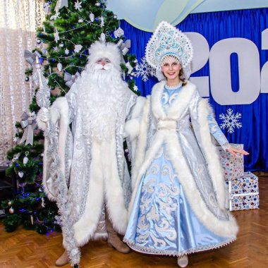 Invita Babbo Natale e Snow Maiden a casa